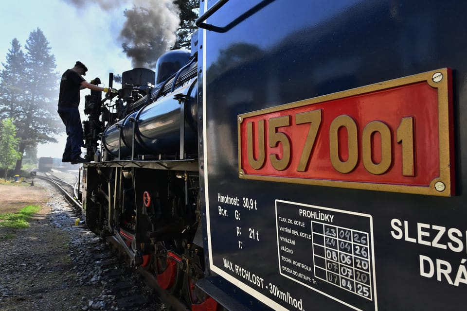 Parní lokomotiva řady U 57.0 ze 30. let minulého století patří k magnetům úzkorozchodné dráhy. | Foto: Břetislav Tureček, Radio Prague International